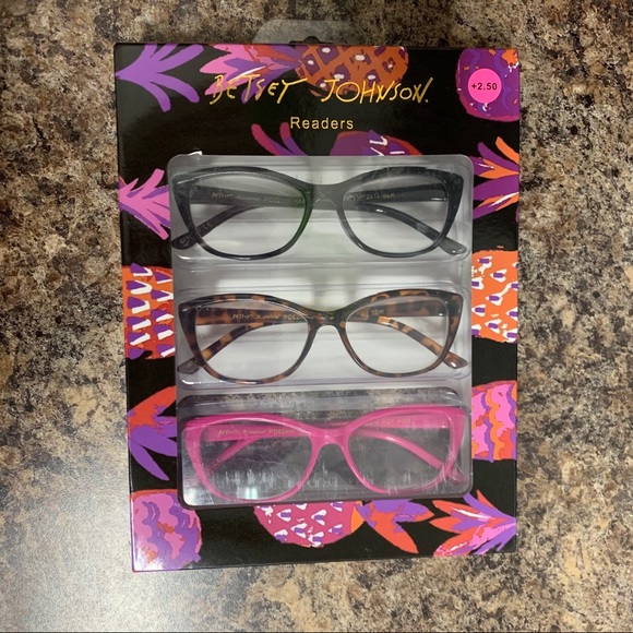 Betsey Johnson Accessories Nib Betsey Johnson Reading Glasses Set